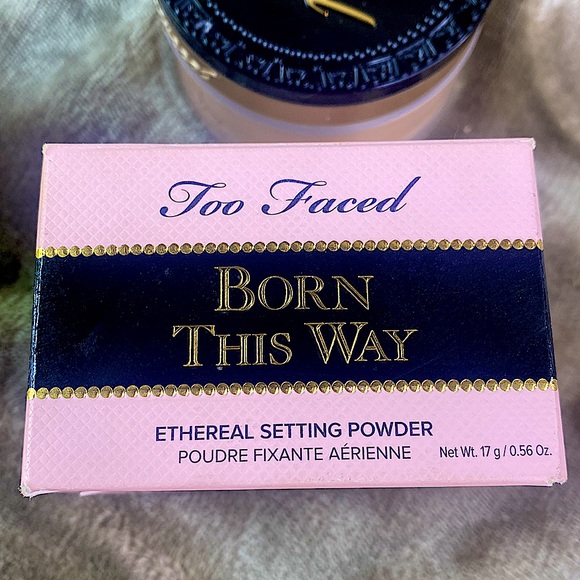 Too Faced Setting Powder “Translucent Medium” - Picture 6 of 9